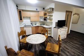 Apartment, 1 Bedroom | Private kitchen | Fridge, microwave, stovetop, electric kettle - Apartments on Moskovsky Prospekt 8 (Vitebsk)