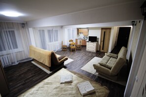 Apartment, 1 Bedroom | Living room | 32-inch flat-screen TV with cable channels, TV