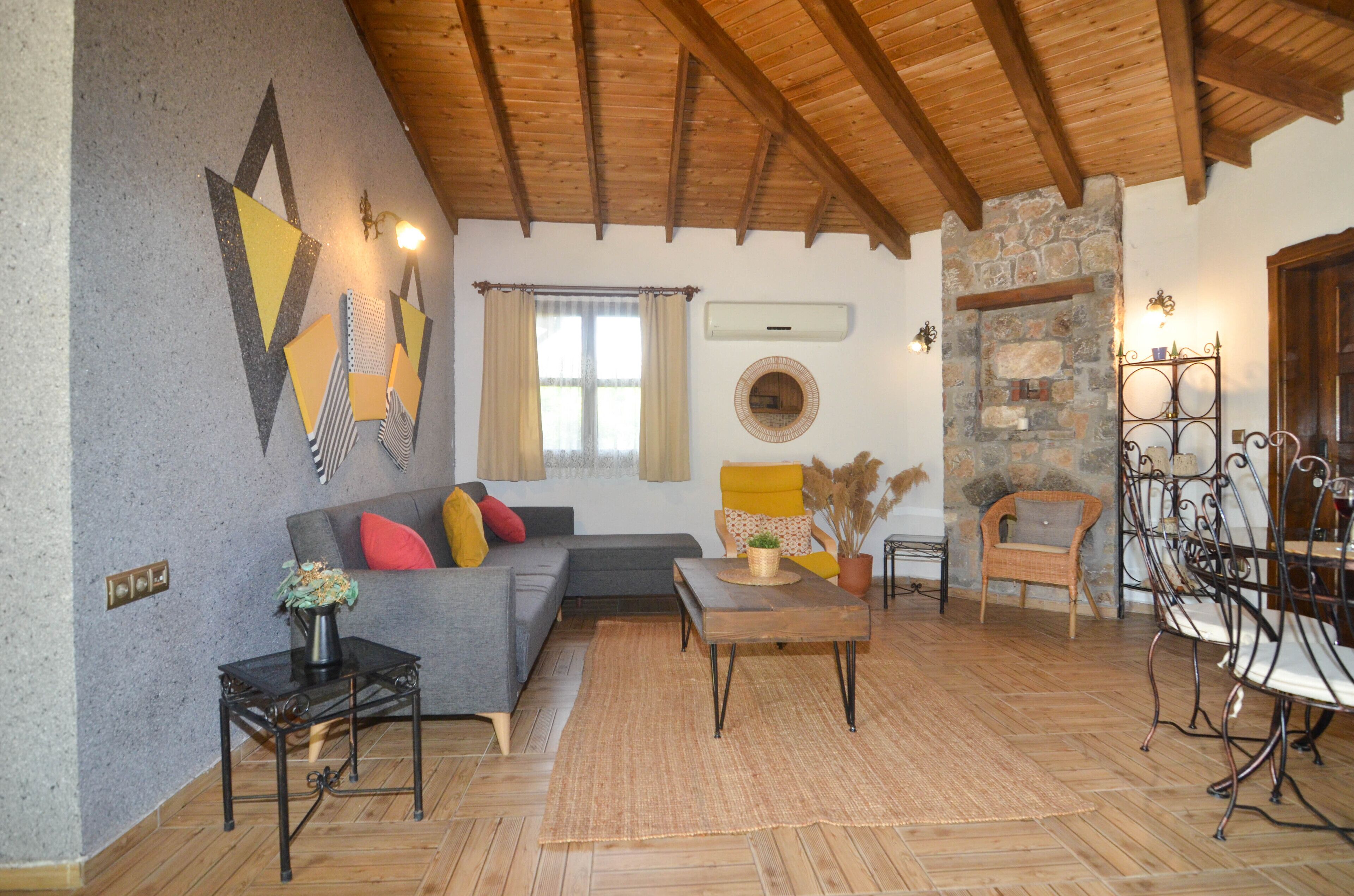 2 habitaciones, escritorio y espacio para trabajar con laptop 