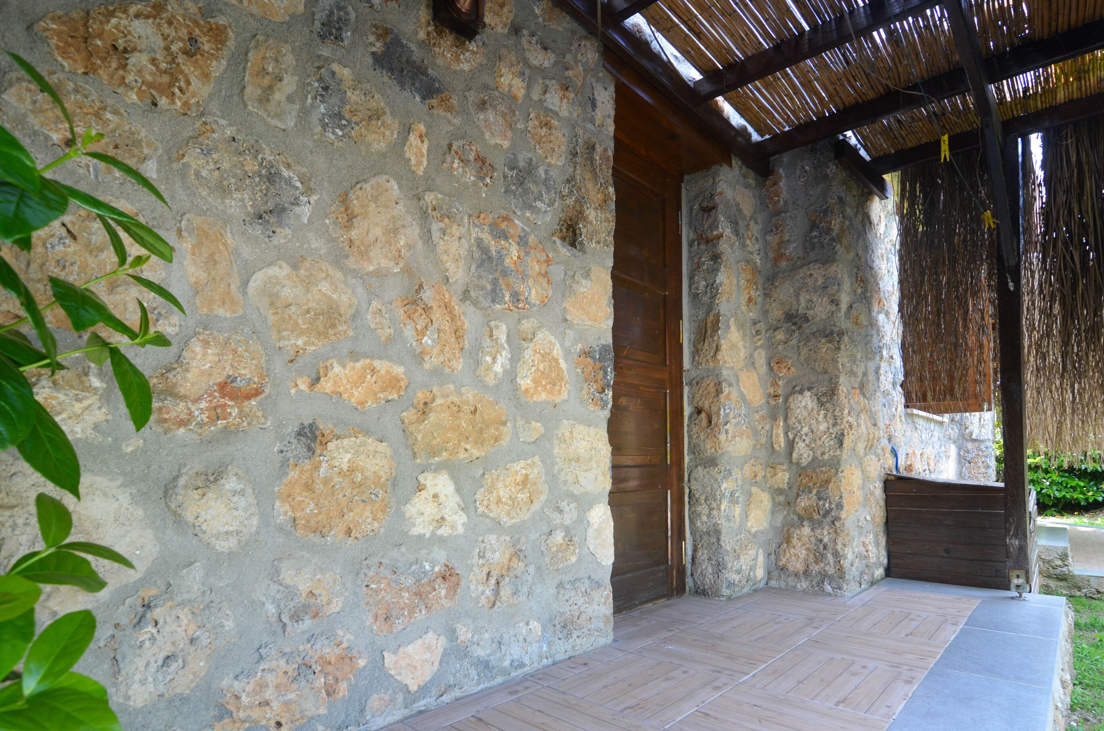 2 bedrooms, desk, laptop workspace, soundproofing