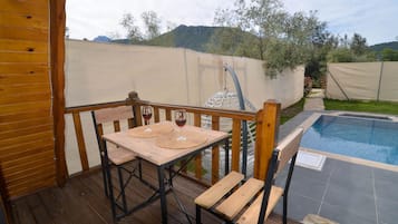Honeymoon Villa | 2 bedrooms, desk, laptop workspace, soundproofing