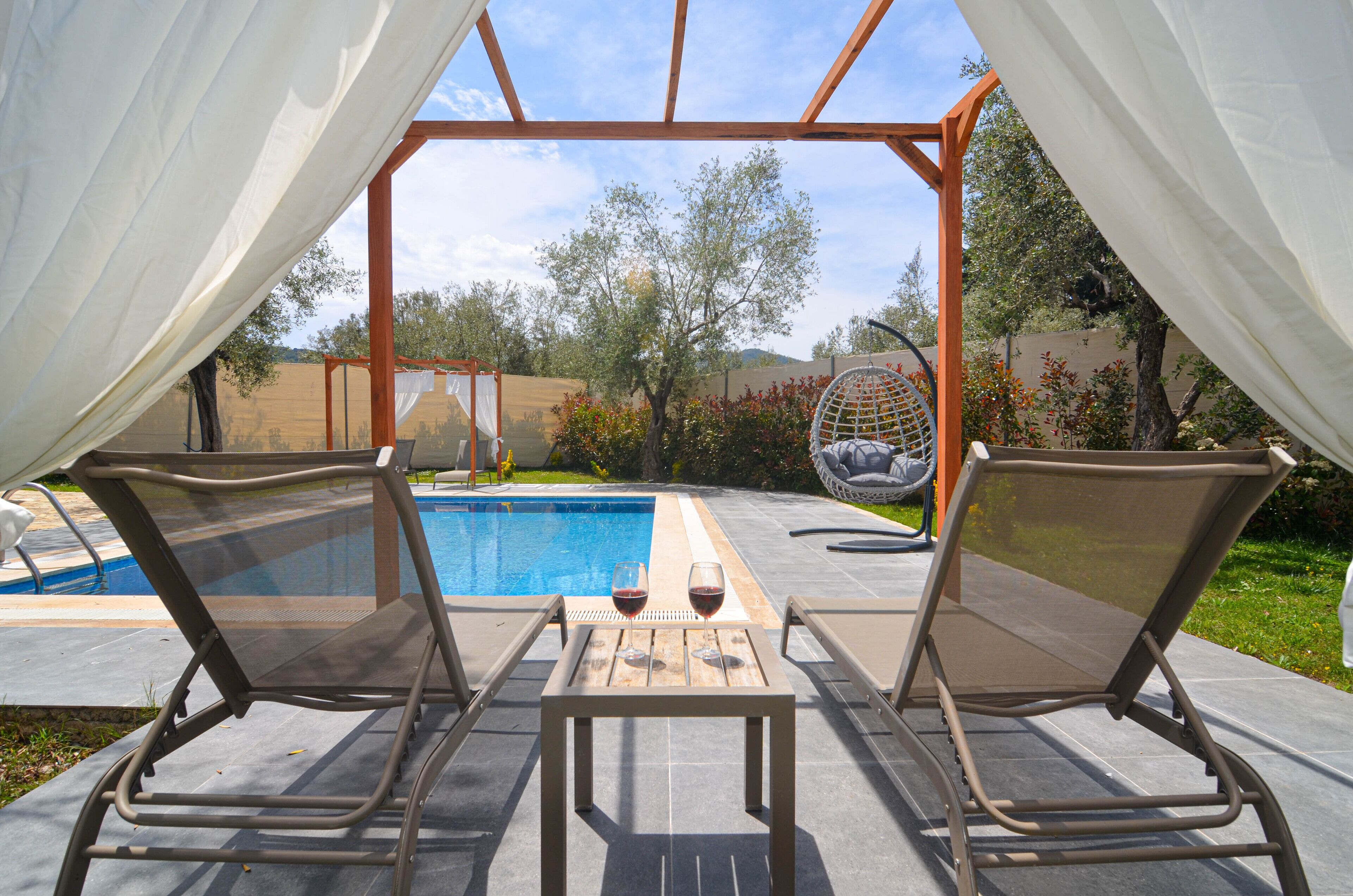 2 habitaciones, escritorio y espacio para trabajar con laptop 