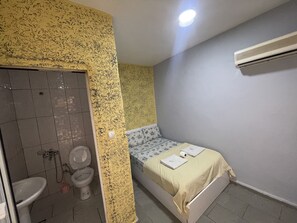 Chambre Standard Double ou avec lits jumeaux, salle de bains privée