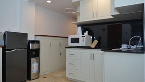 Deluxe Apartment, 1 Bedroom | Private kitchenette - Jayakarta Residence (Legian)