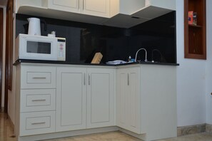 Deluxe Apartment, 1 Bedroom | Private kitchenette | Full-size fridge, microwave, electric kettle, cookware/dishes/utensils - Jayakarta Residence (Legian)
