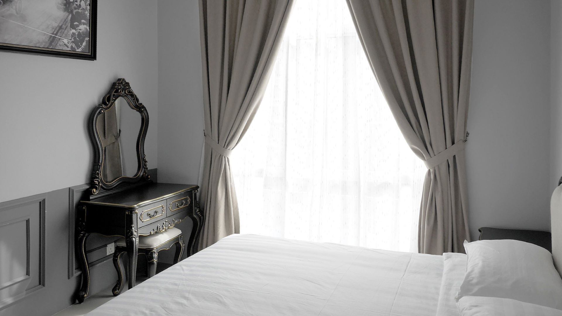 Iron/ironing board, free WiFi, bed sheets