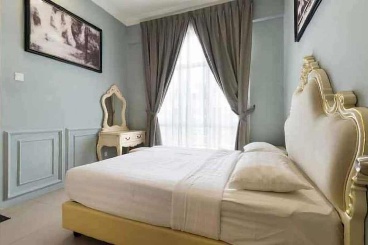 Iron/ironing board, free WiFi, bed sheets