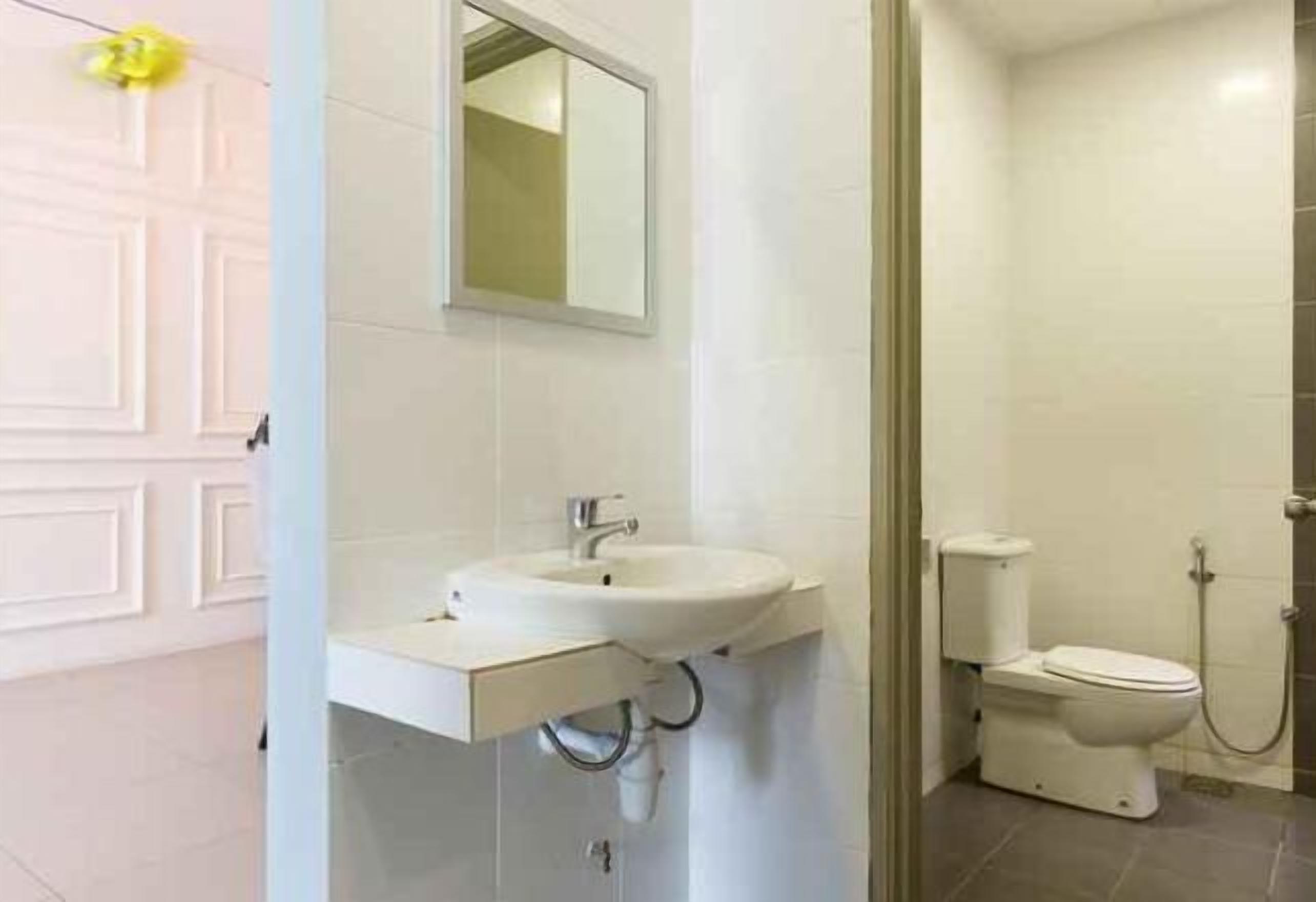 Buồng tắm vòi sen, đồ dùng nhà tắm miễn phí, máy sấy tóc 