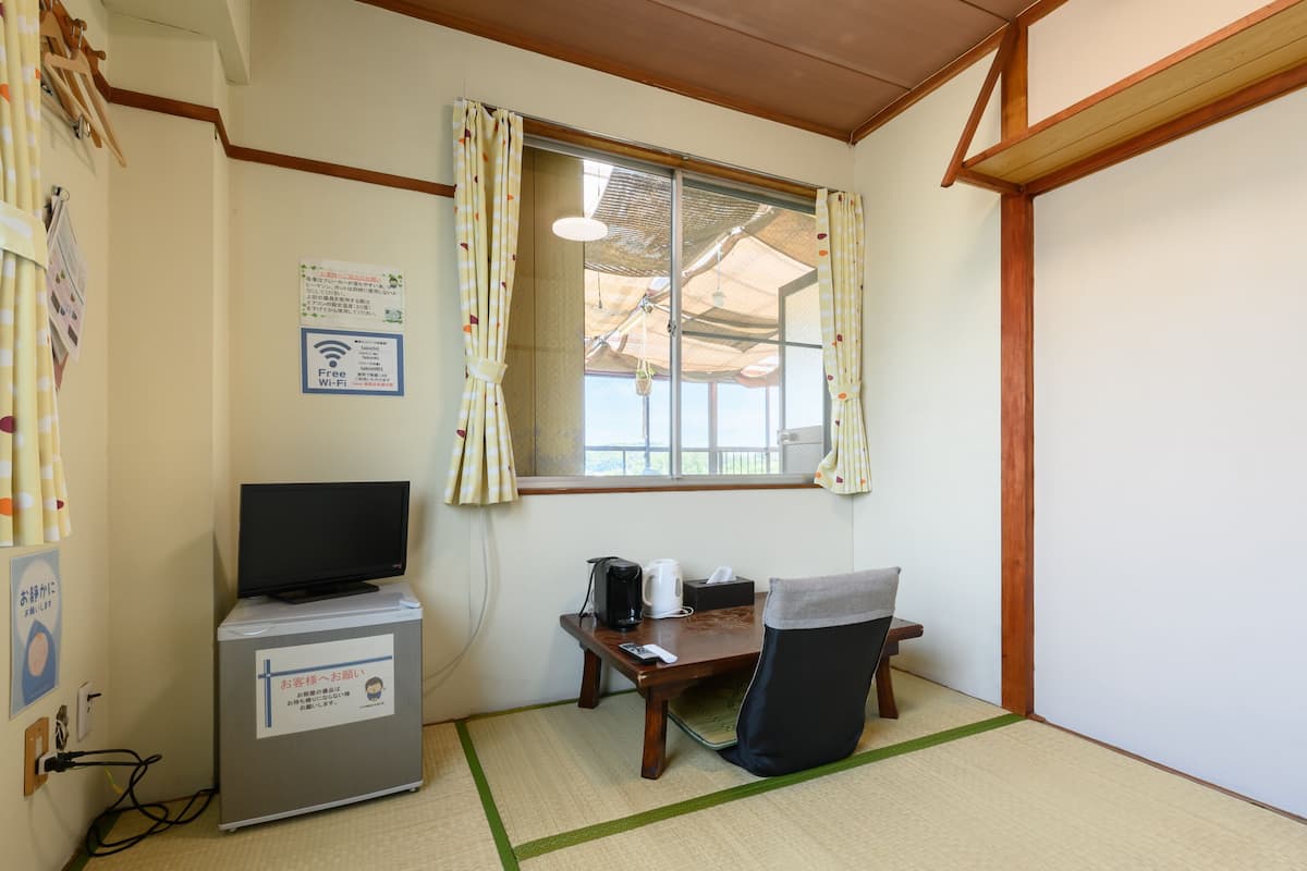 Japanese Room- Single Occupancy with Shared Washroom (Non Smoking) No co-sleeping allowed