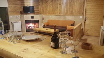 Bungalow, 2 Bedrooms | Living room | LCD TV, fireplace