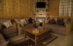 高級木屋, 1 間臥室 | 客廳 |  LCD 液晶電視、壁爐