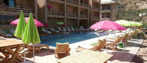Seasonal outdoor pool, pool umbrellas, sun loungers