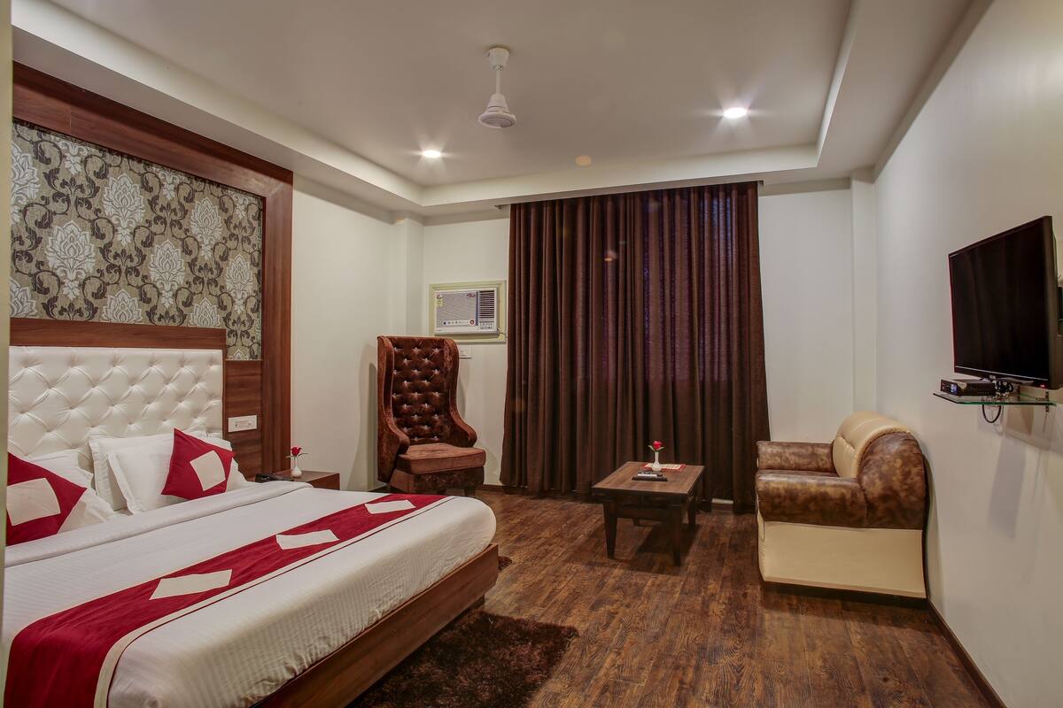 Superior Triple Room, Accessible, Smoking | Living area | LED TV, fireplace