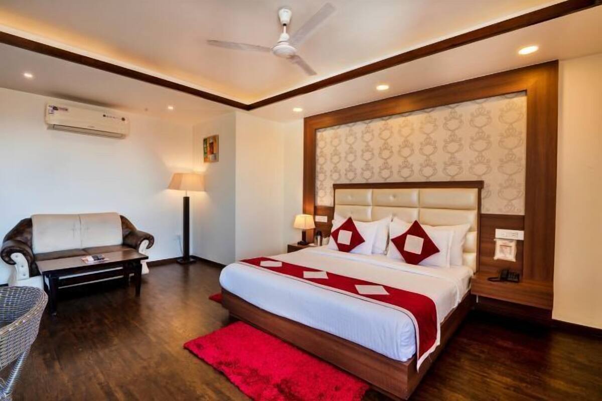 In-room safe, desk, soundproofing, rollaway beds