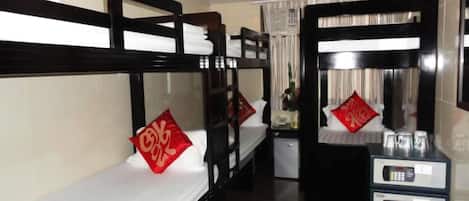 Dorm bed in 4-6 Dormitory Room