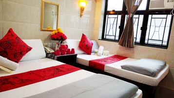 In-room safe, soundproofing, free WiFi, bed sheets