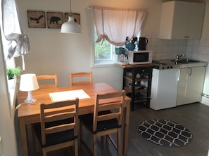 Cottage (3 beds) | Living area - Lövhagens Café & Vandrarhem (Nynashamn)