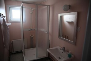 Shower, towels