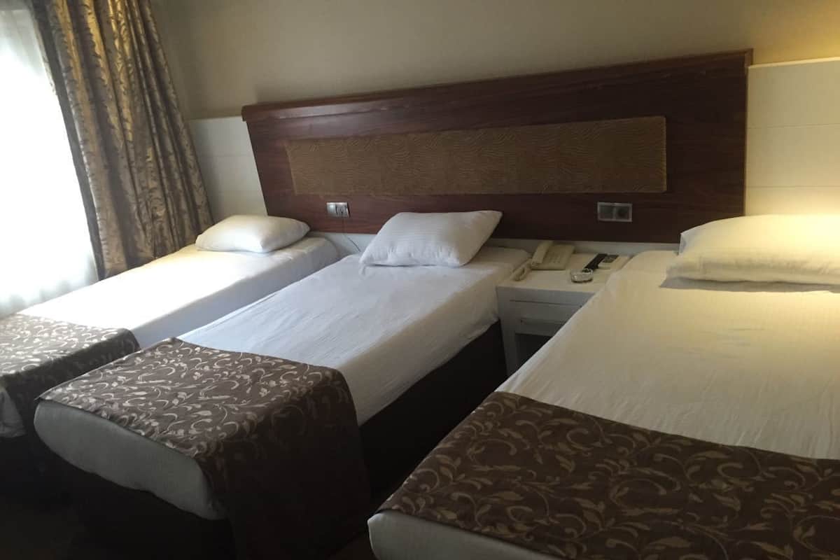 Chambre Triple | Bureau, Wi-Fi gratuit