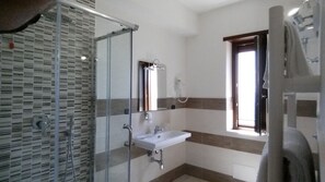 Shower, free toiletries, hair dryer, bathrobes - Belsito (Serrone)