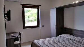Standard Double Room, Non Smoking, Private Bathroom | In-room safe, desk, free WiFi - Belsito (Serrone)