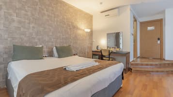 Family Room | In-room safe, soundproofing, iron/ironing board, free WiFi