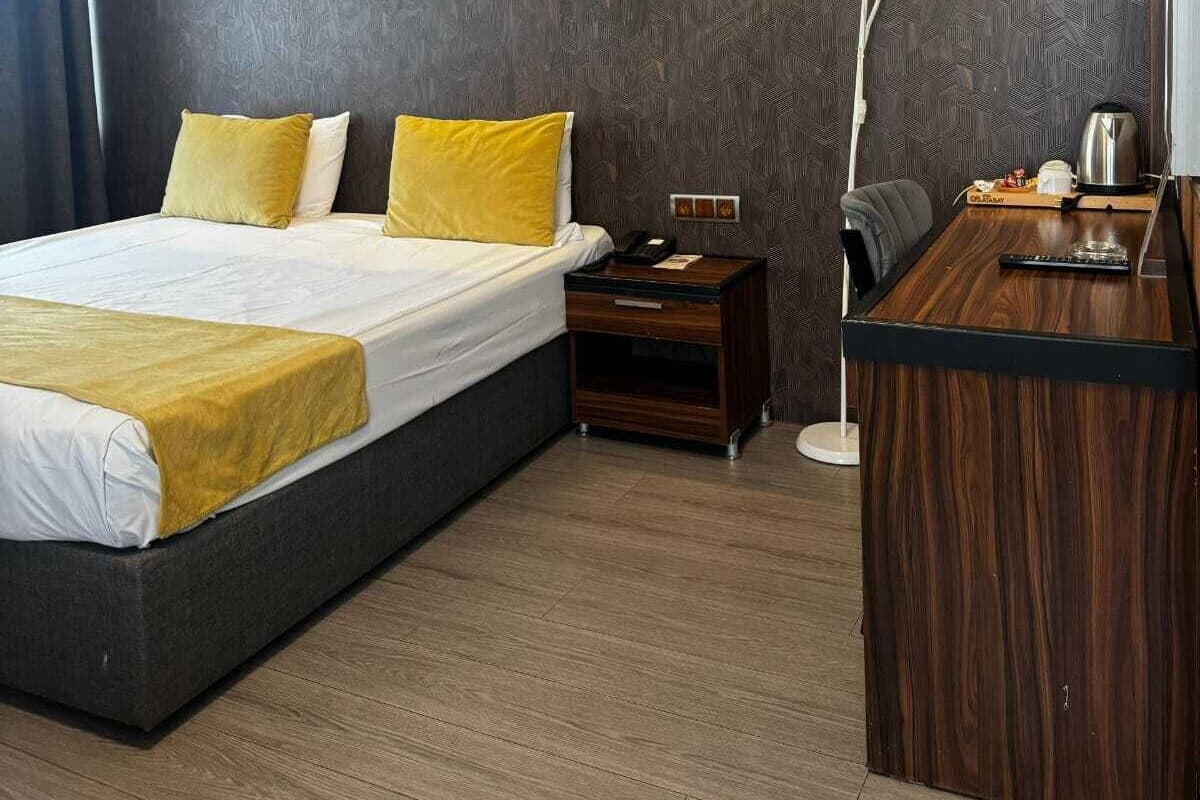 Junior Room | 1 bedroom, in-room safe, soundproofing, iron/ironing board