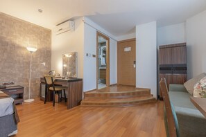 Family Room | In-room safe, soundproofing, iron/ironing board, free WiFi