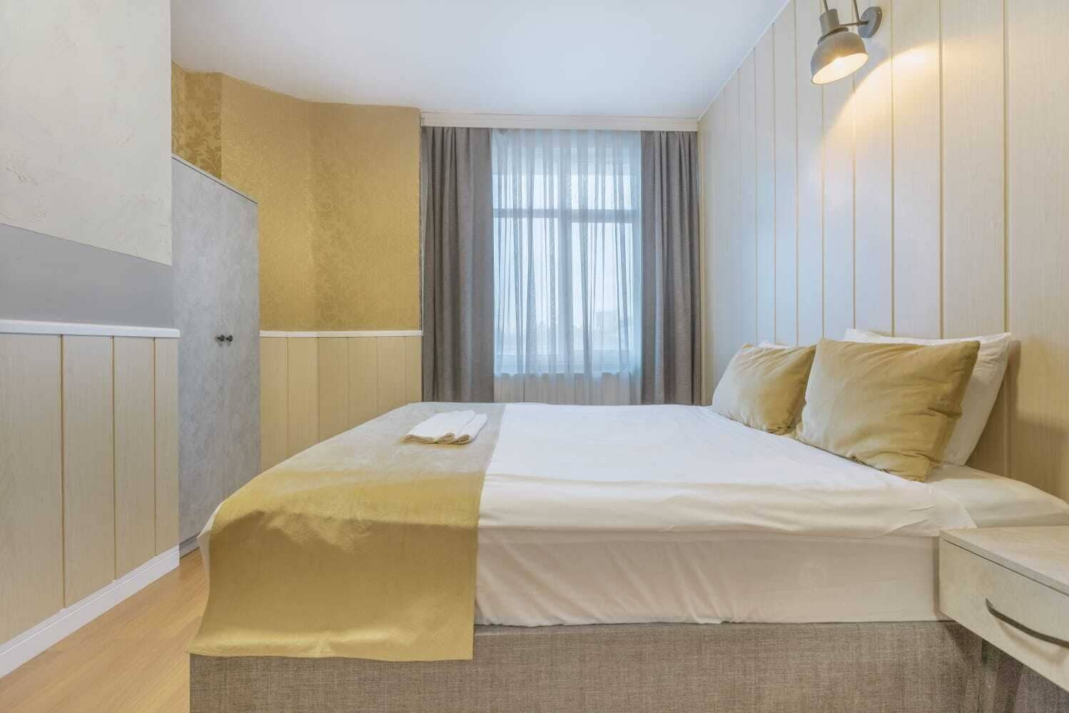 In-room safe, soundproofing, iron/ironing board, free WiFi