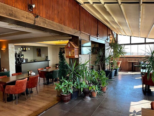 Free daily buffet breakfast - Atabay Otel (Istanbul)