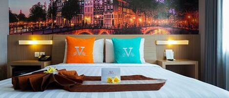 Egyptian cotton sheets, premium bedding, in-room safe, desk