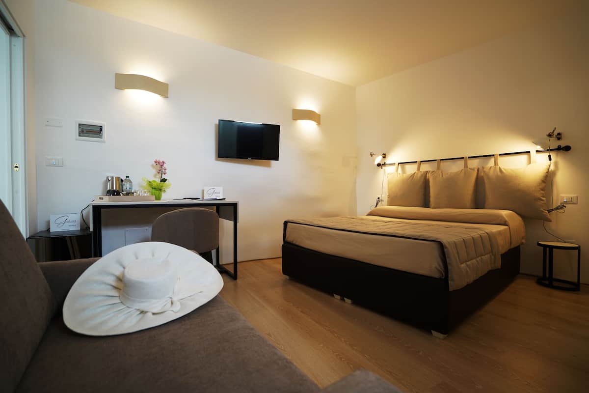 Minibar, in-room safe, desk, blackout curtains