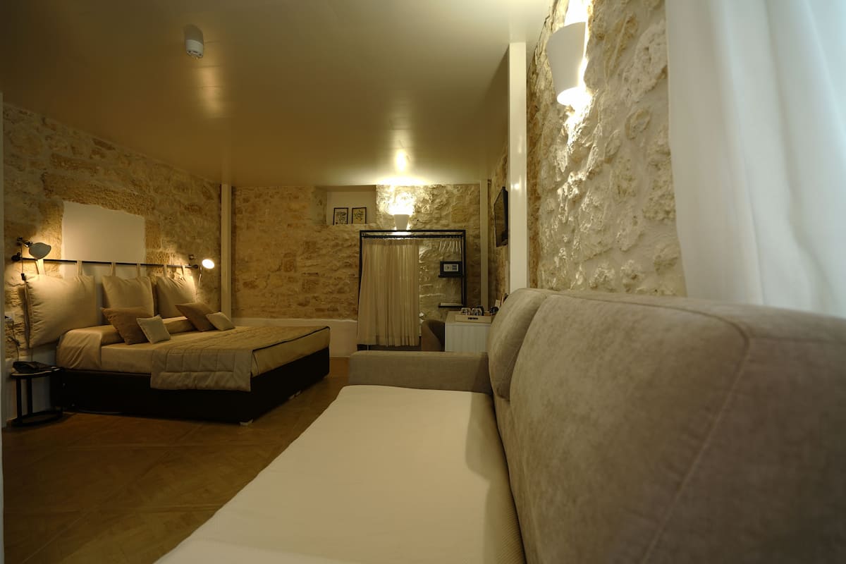 Standard Triple Room | Minibar, in-room safe, desk, blackout curtains