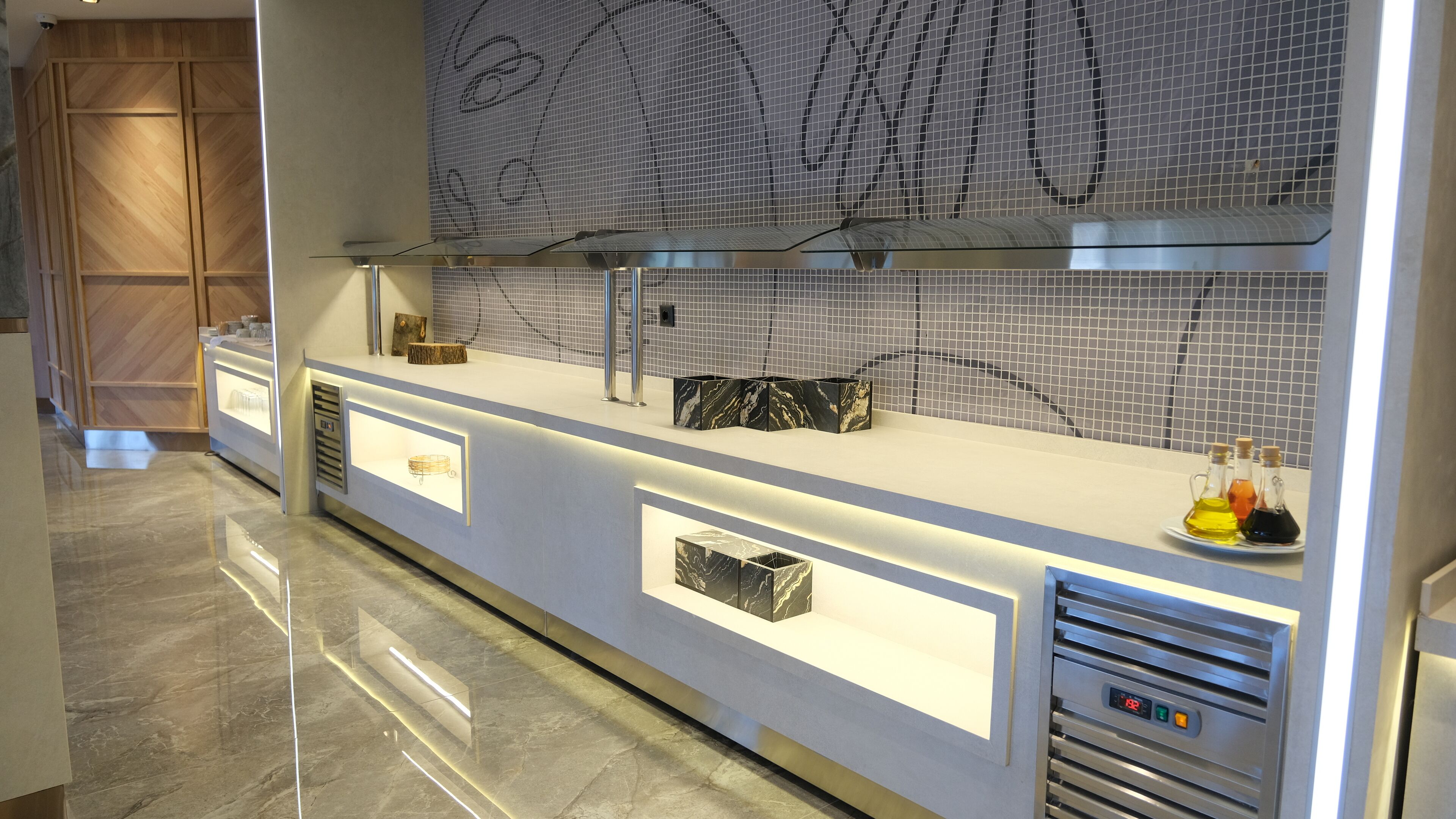 بوفيه فطور مجانًا يوميًا