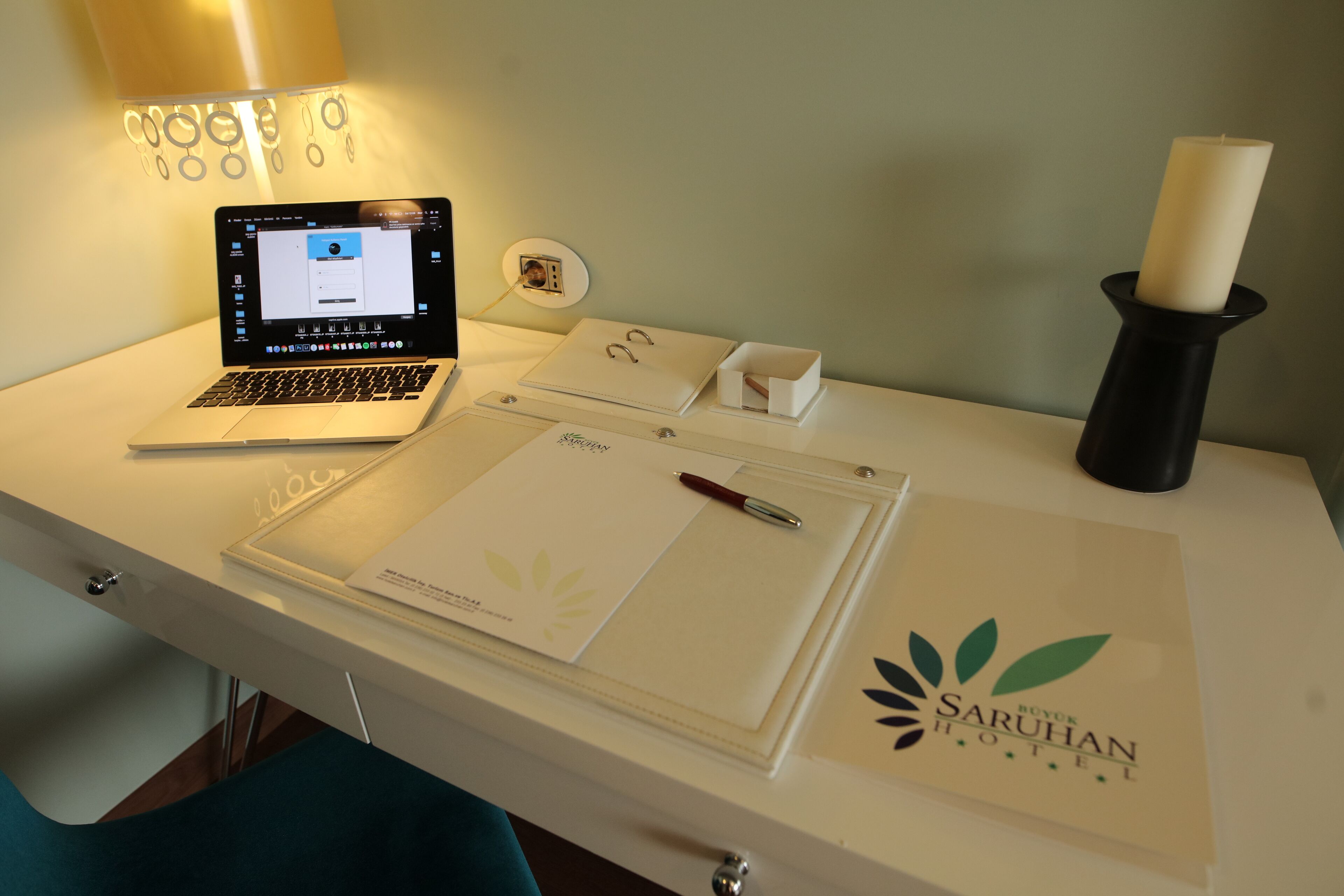 suite | minibar, in-room safe, desk, soundproofing