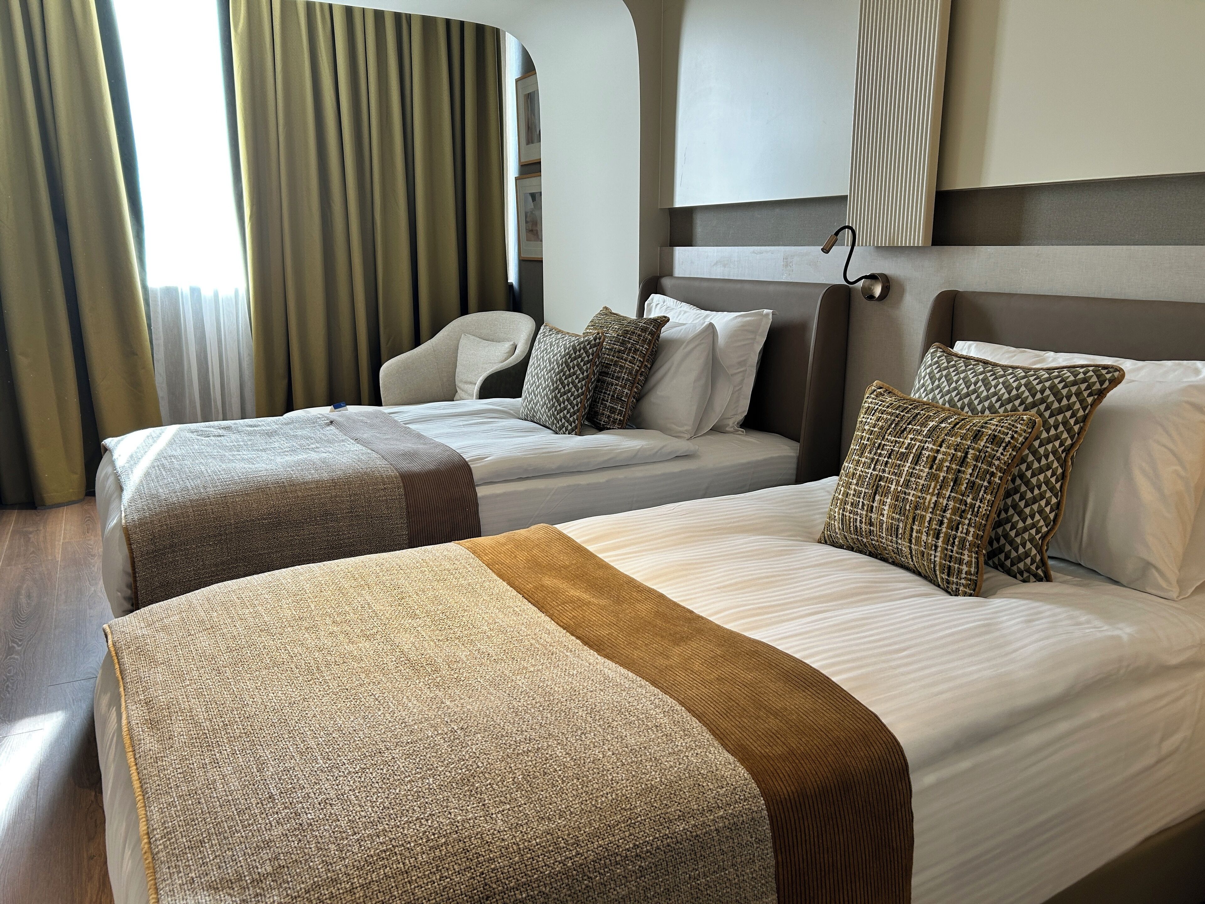 Standard Double Room | Minibar, in-room safe, desk, soundproofing