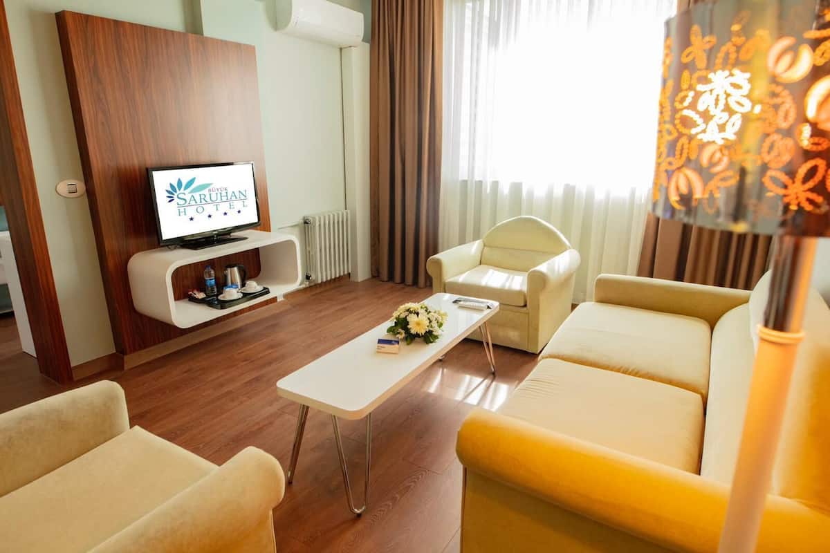 Suite | Minibar, in-room safe, desk, soundproofing