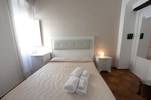 Double Room, Non Smoking, Balcony | Minibar, in-room safe, desk, soundproofing - Residenza Gargano (Tropea)