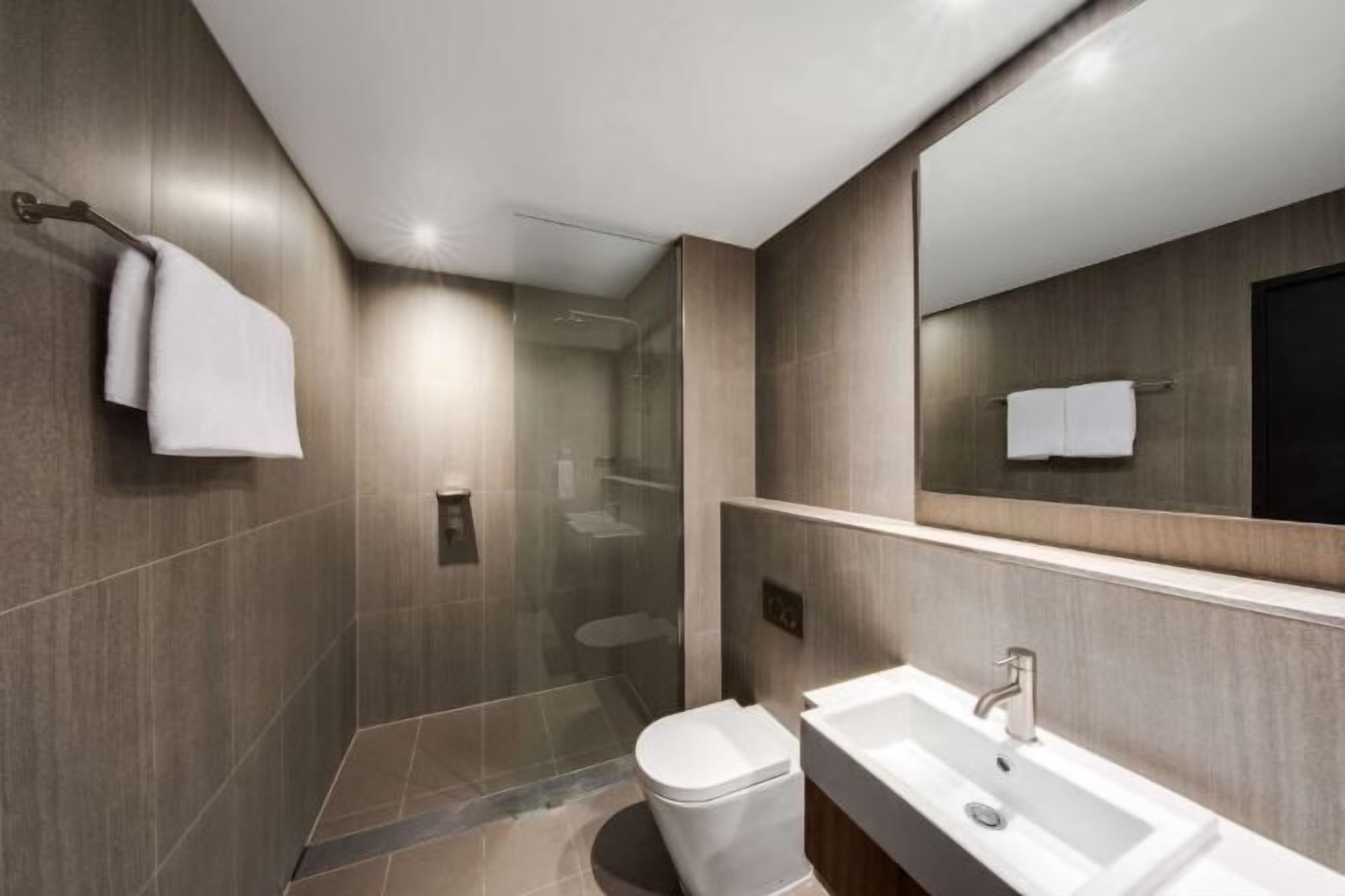 Baño | Amenidades de baño gratuitas, secadora de cabello, toallas 