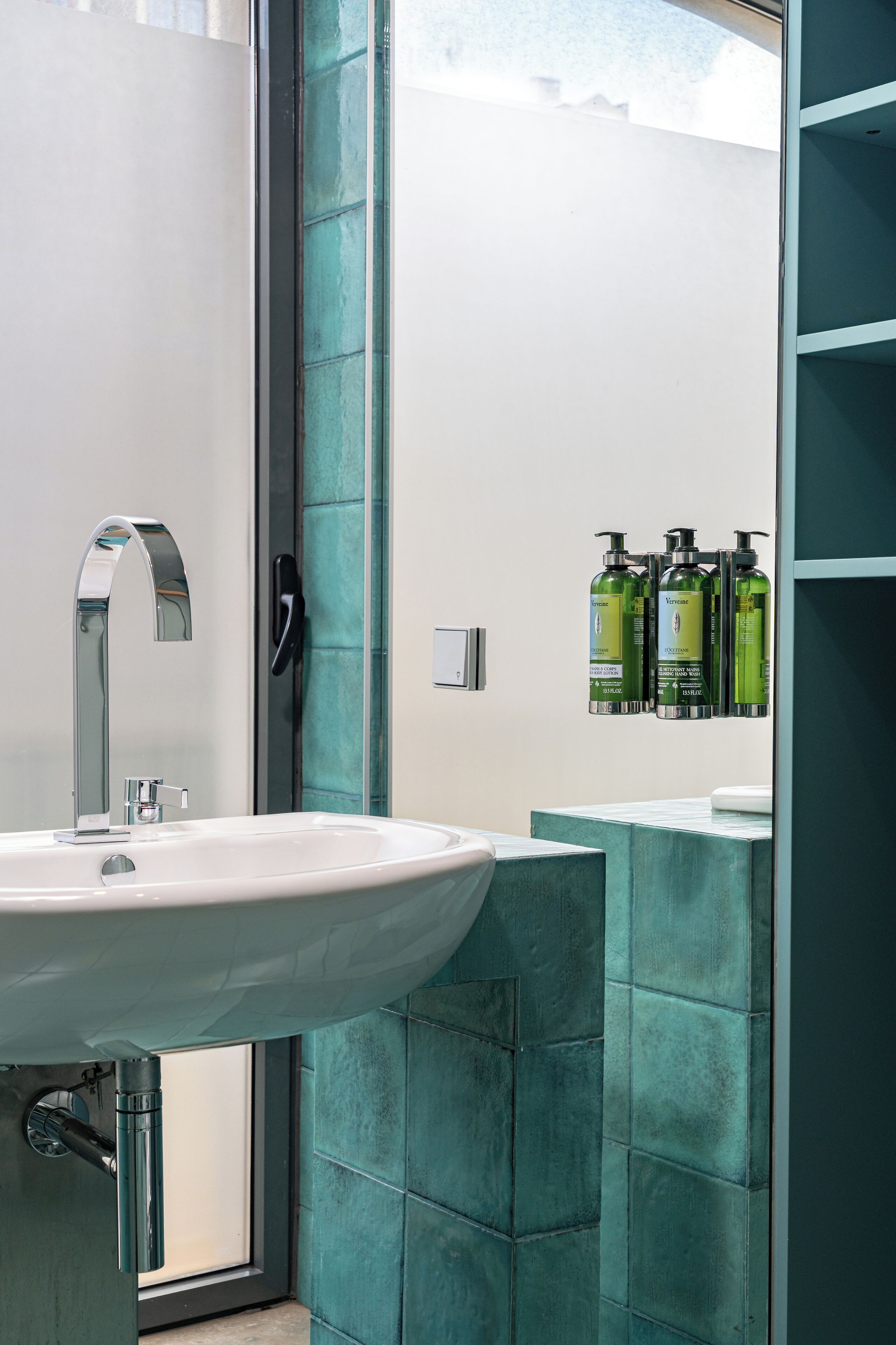 deluxe double room | bathroom | shower, free toiletries, hair dryer, bathrobes