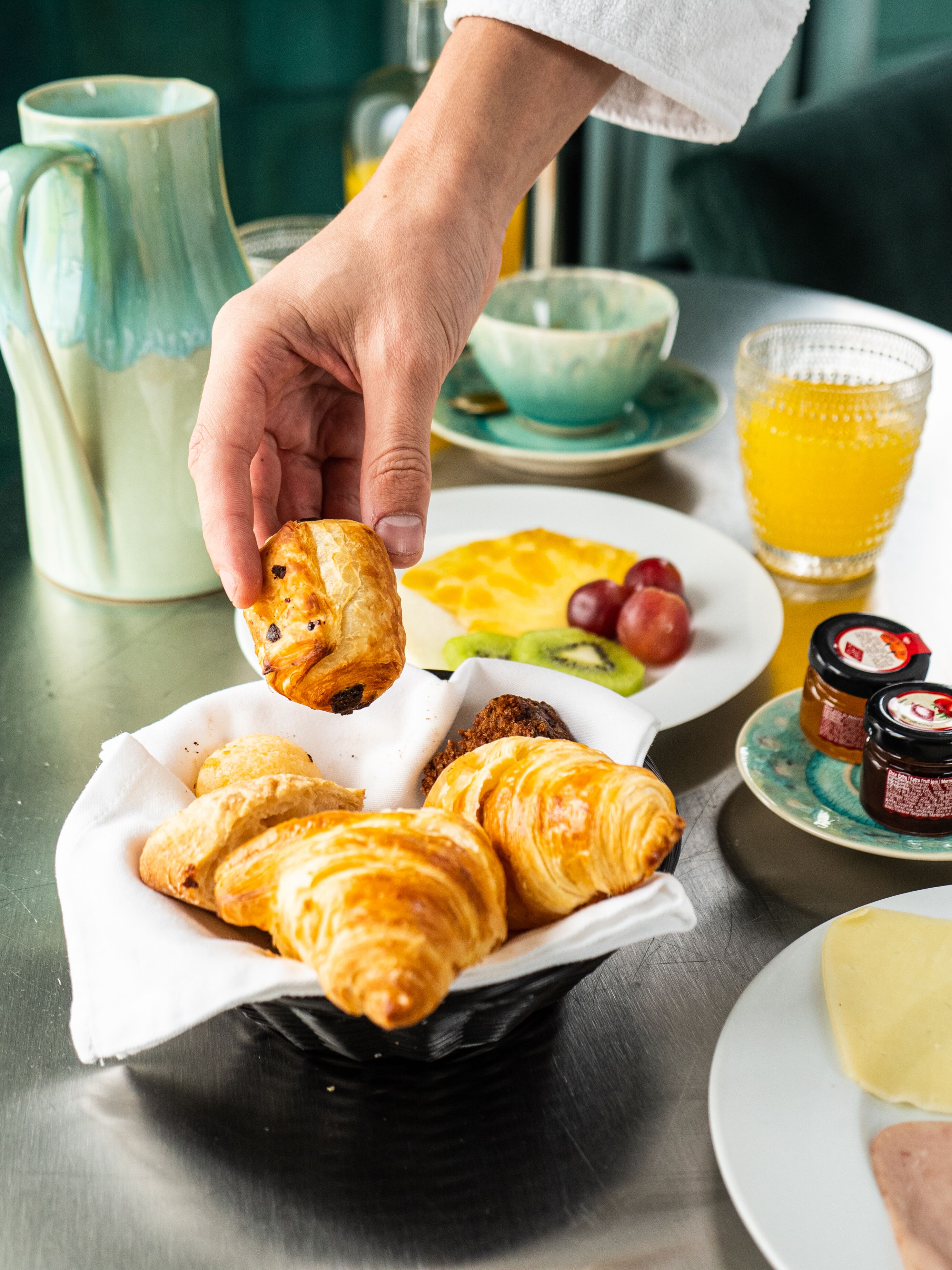daily buffet breakfast (eur 15 per person)