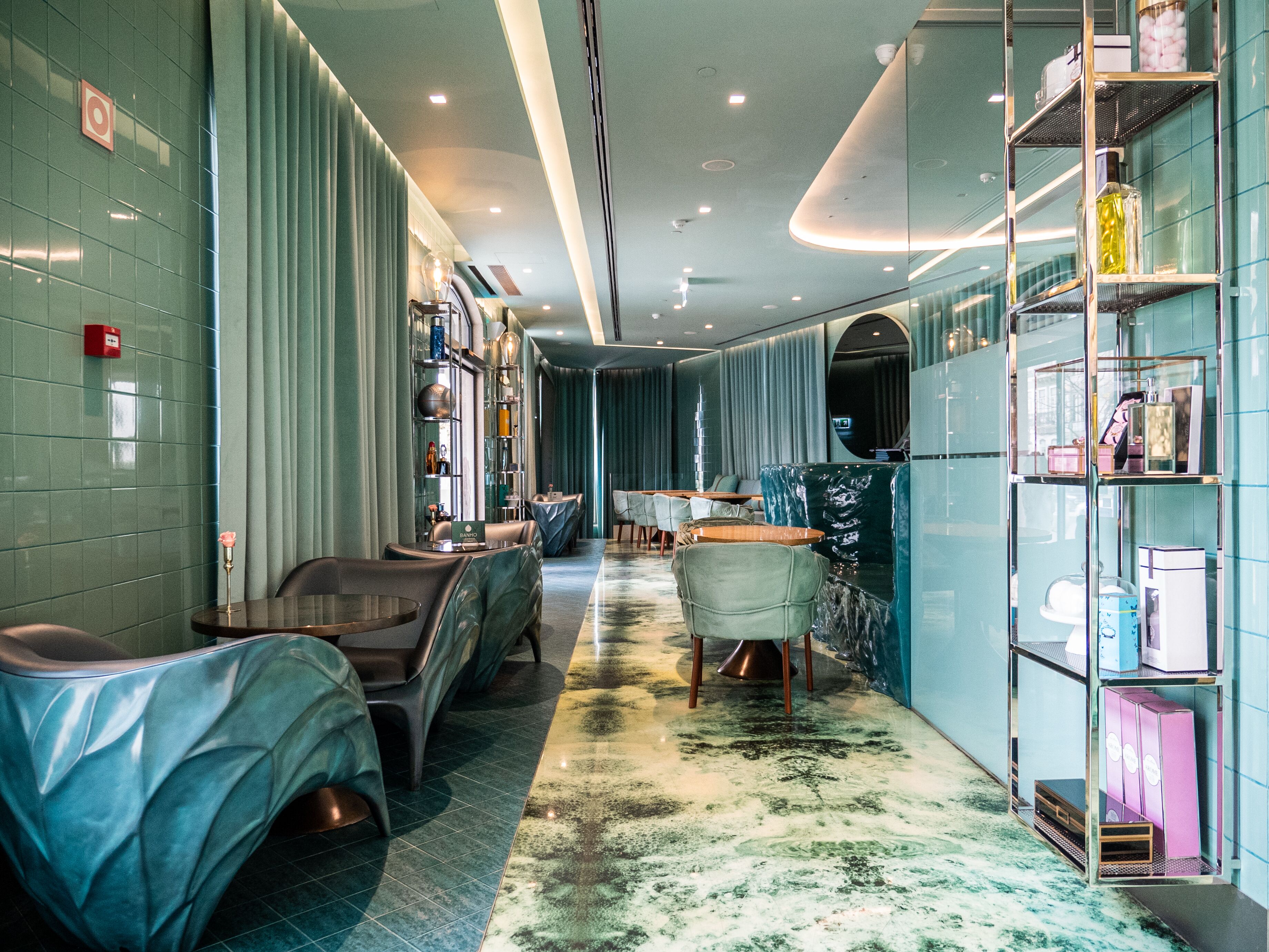 serves lunch and dinner