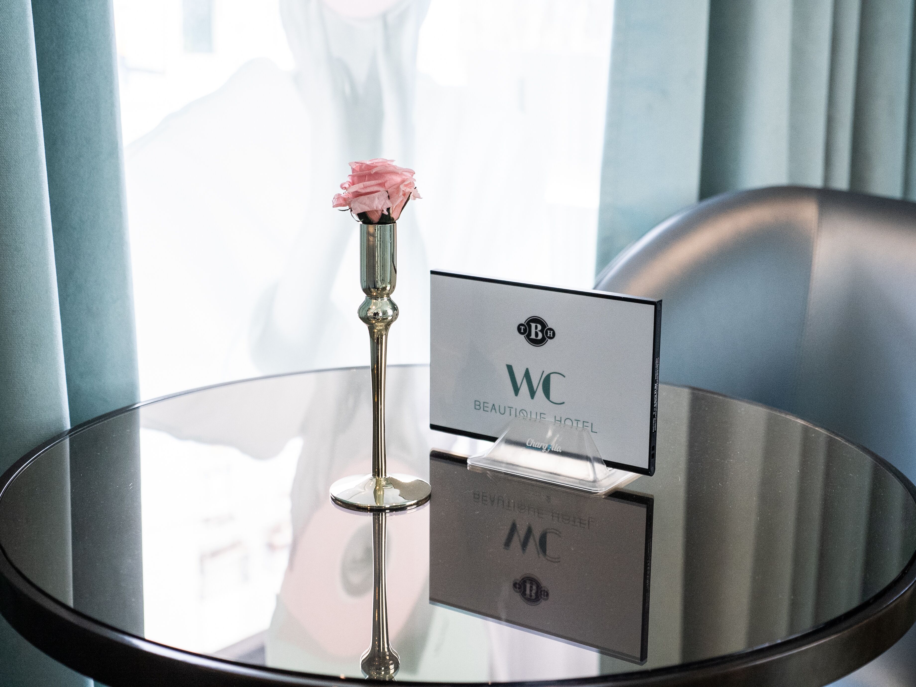 serves lunch and dinner