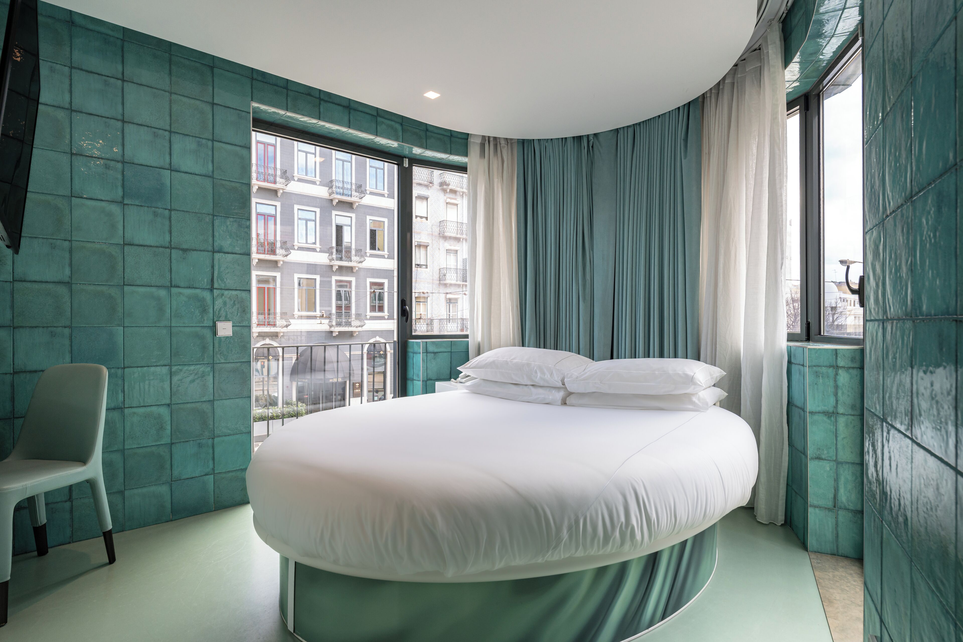 deluxe double room | 1 bedroom, hypo-allergenic bedding, minibar, in-room safe