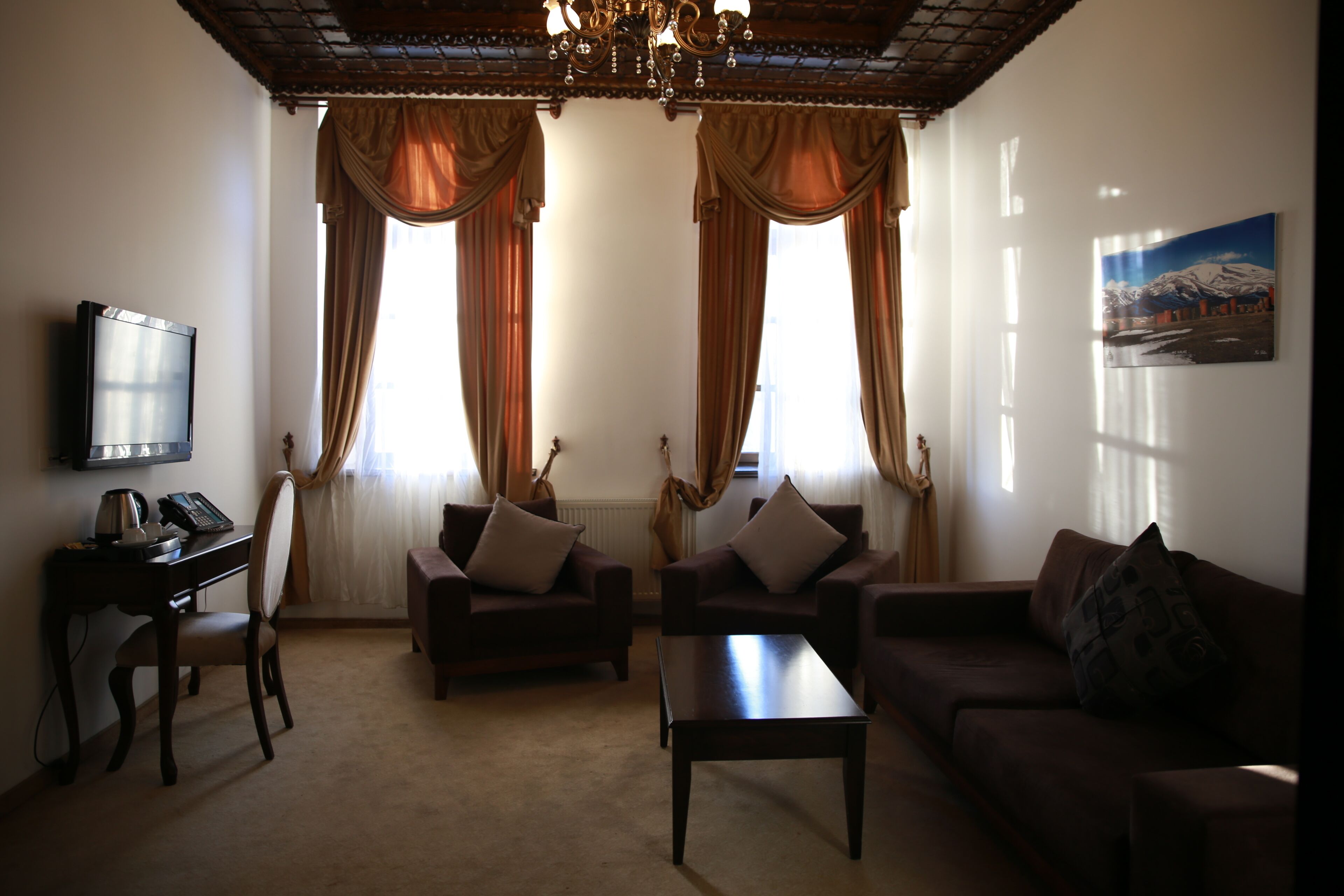 standard double or twin room | minibar, in-room safe, desk, free wifi