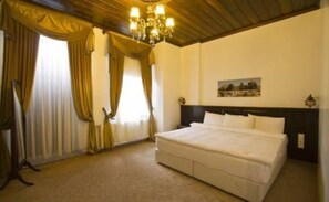 Standard Single Room | Minibar, in-room safe, desk, free WiFi