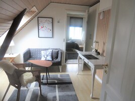 Lejlighed - 1 soveværelse - tekøkken | Opholdsområde | Smart-tv, gulvvarme