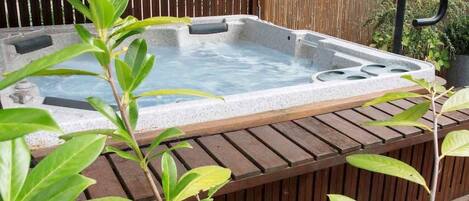 Behandlingsrom for par, kroppsbehandlinger og massasje med varme steiner