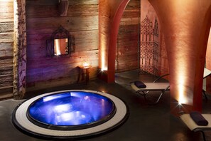 Indoor spa tub - Hôtel Côte Brune (Les Deux Alpes)
