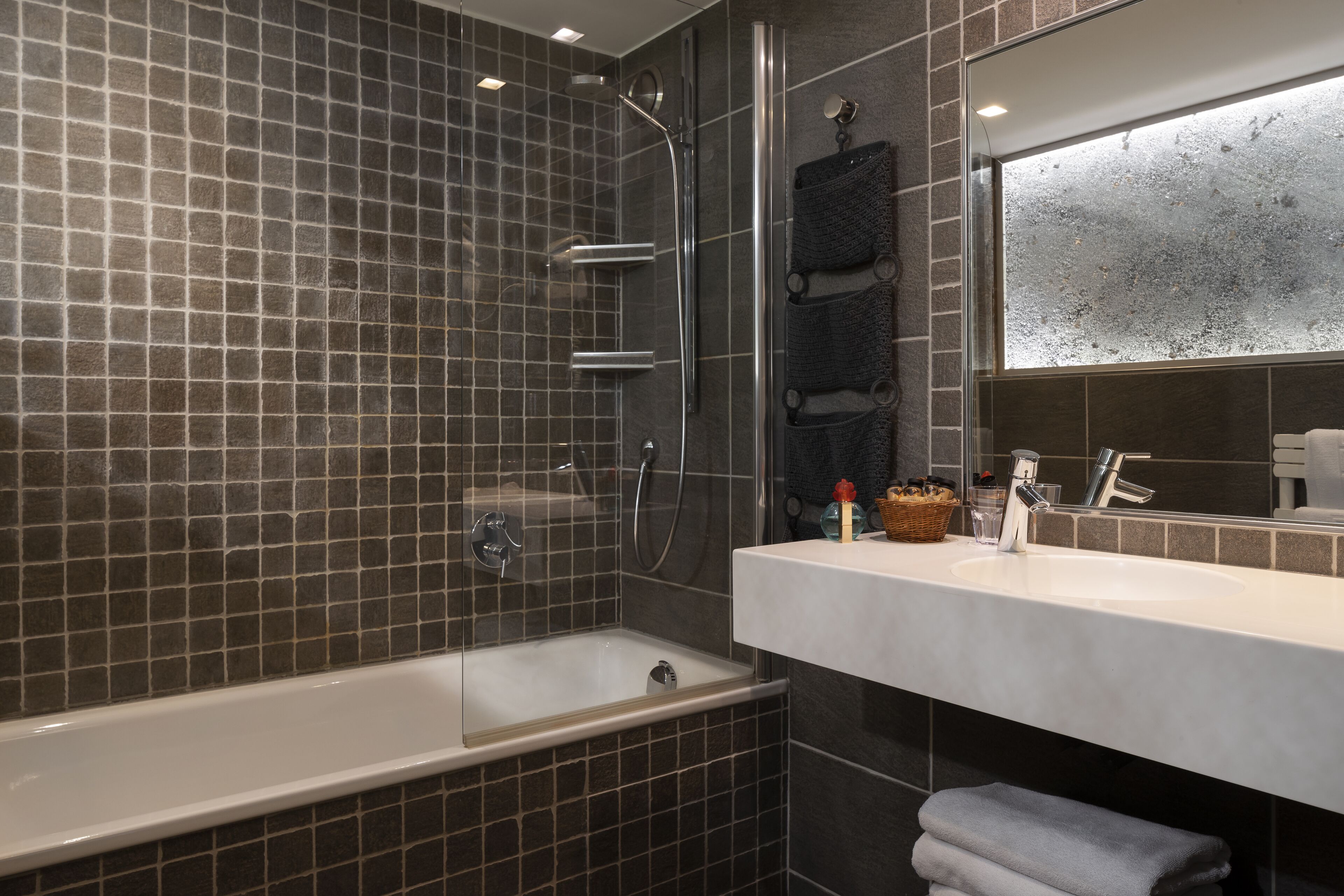 quadruple room | bathroom | free toiletries, hair dryer, bathrobes, towels